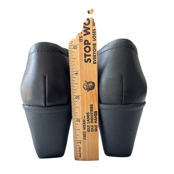 Thom McAn Black Clover Heeled Shoes Size 8.5 W Black Leather Ankle Bootie Buckle - Picture 8 of 9